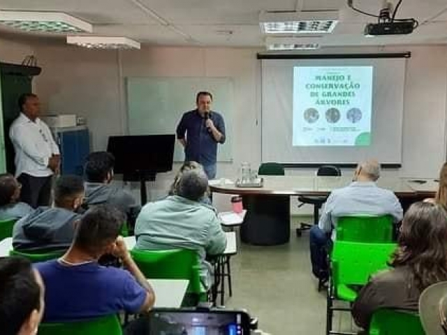 Seminário “MANEJO E CONSERVAÇÃO DE GRANDES ÁRVORES
