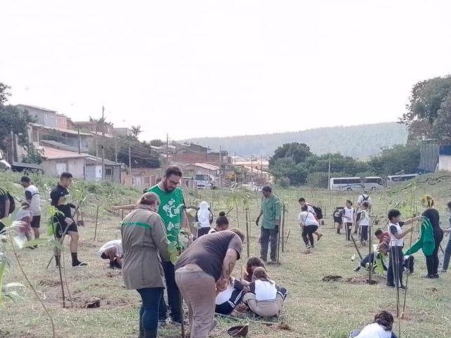 A ação faz parte do Projeto Construtores de Florestas Urbanas - Cidão Santos