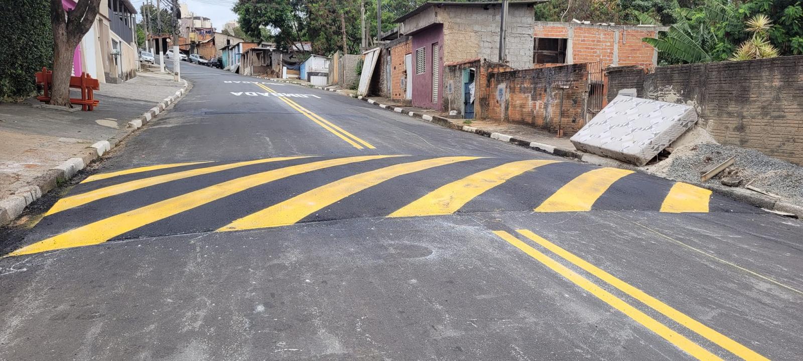 Lombada na Rua Elias de Oliveira Saboia - Cidão Santos - Cidão Santos